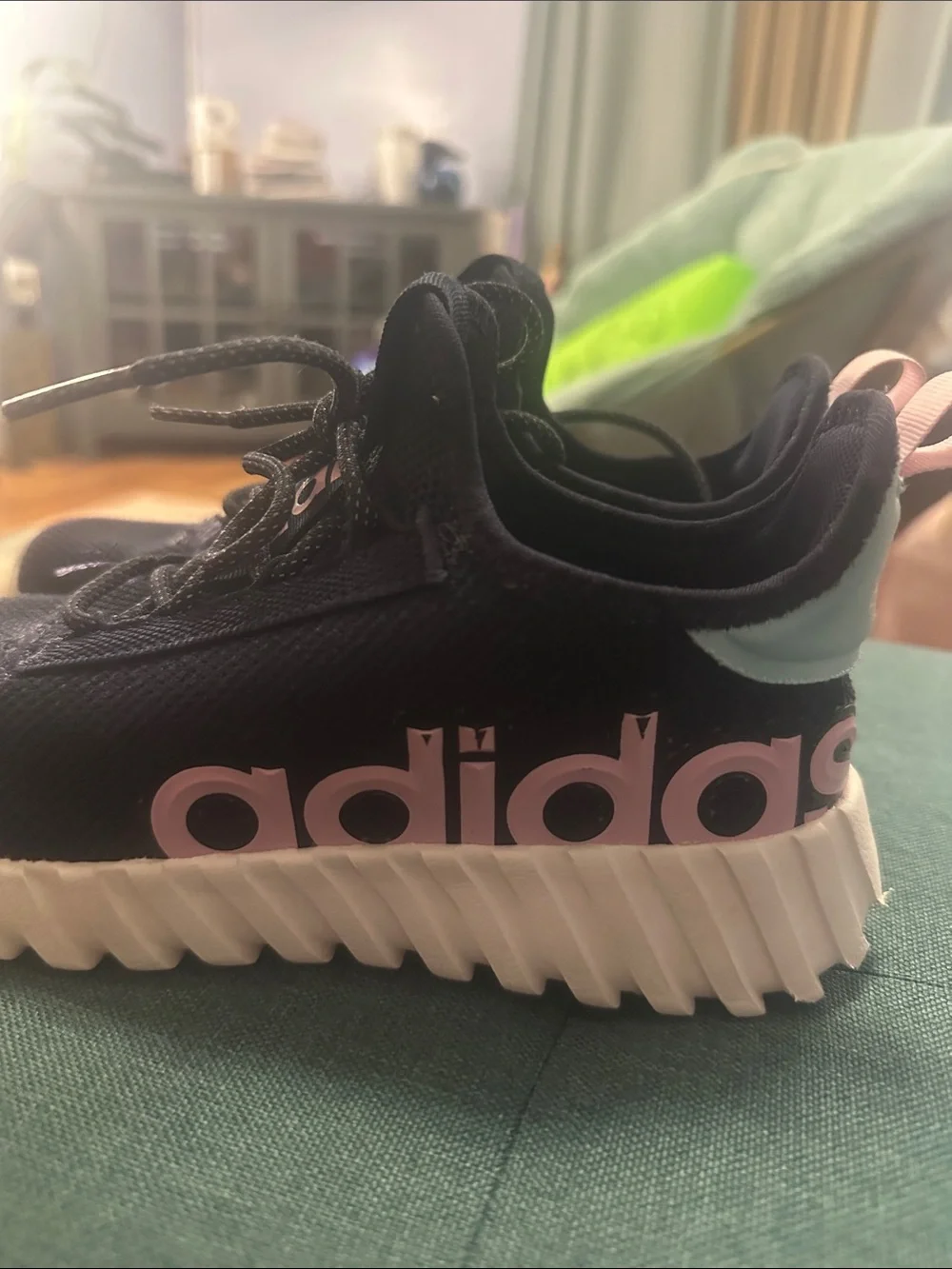 Adidas - Girls size 3
